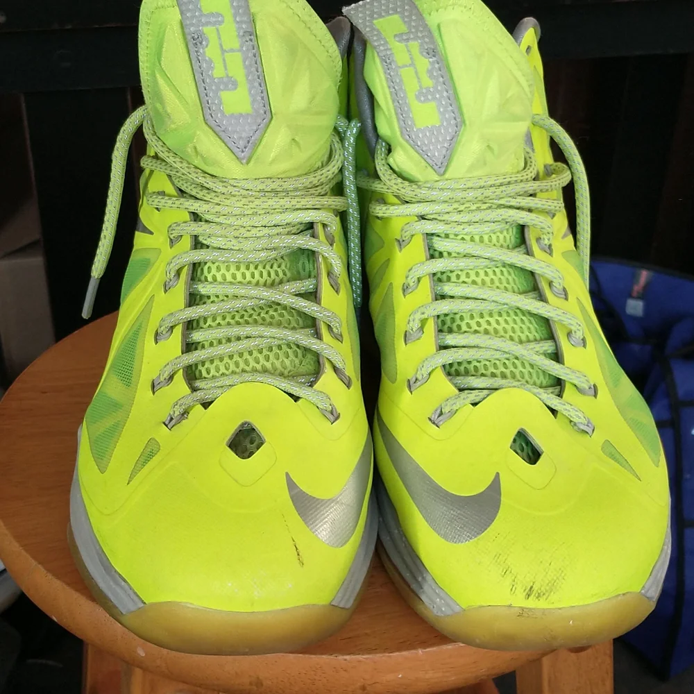 NIKE SNEAKERS! - Picture 12 of 14